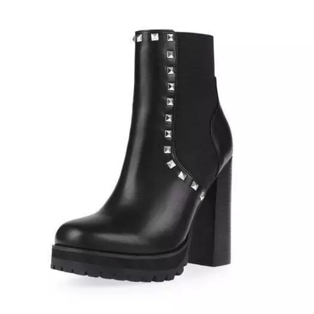 Steve Madden Women Brisa Studded Block Heel
Boots Size 9.5